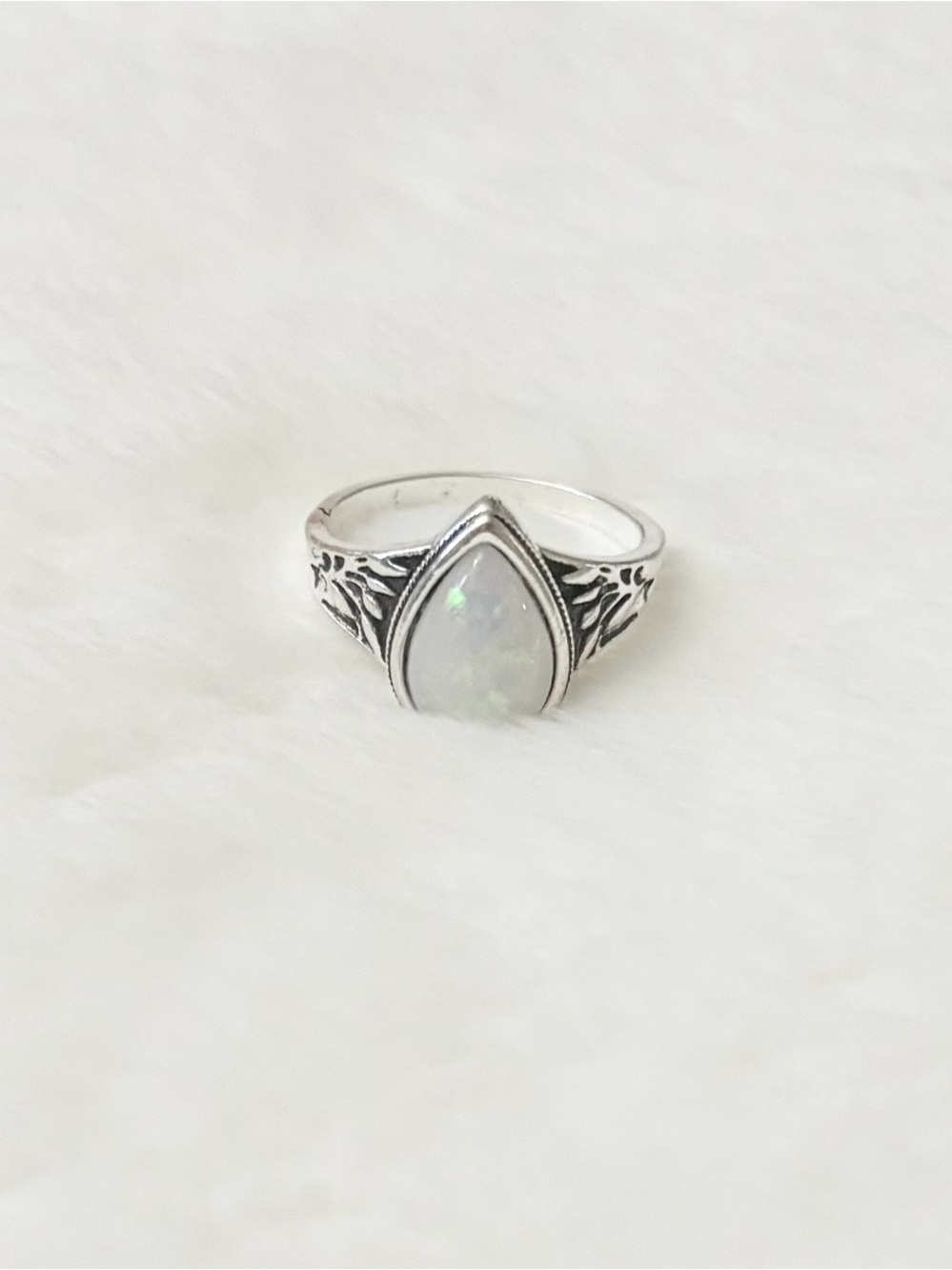 5/$15 🩷 MUST BUNDLE Silver Teardrop Opal Ring - White Opal Accent